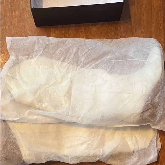 New White Western-Style Women's Boots - Picture 15 of 16